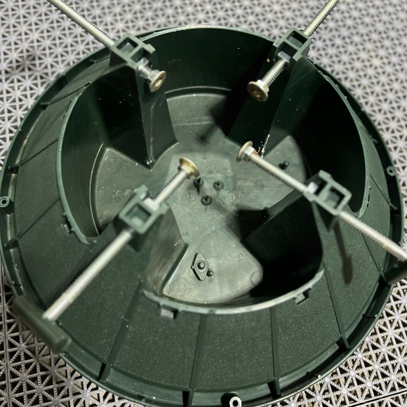 Live Christmas Tree Stand - Picture 2 of 6